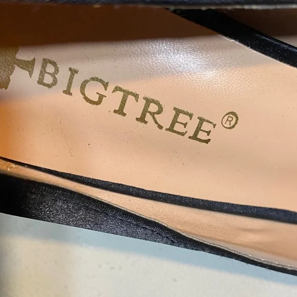 Elegant Black Satin Heels with Crystal Embellishments - Picture 5 of 6